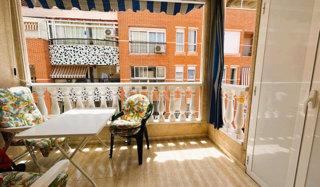 Odsprzedaż - Mieszkanie w bloku - Torrevieja - Playa del Cura