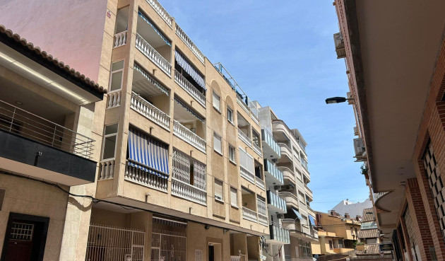 Odsprzedaż - Mieszkanie w bloku - Torrevieja - Playa del Cura