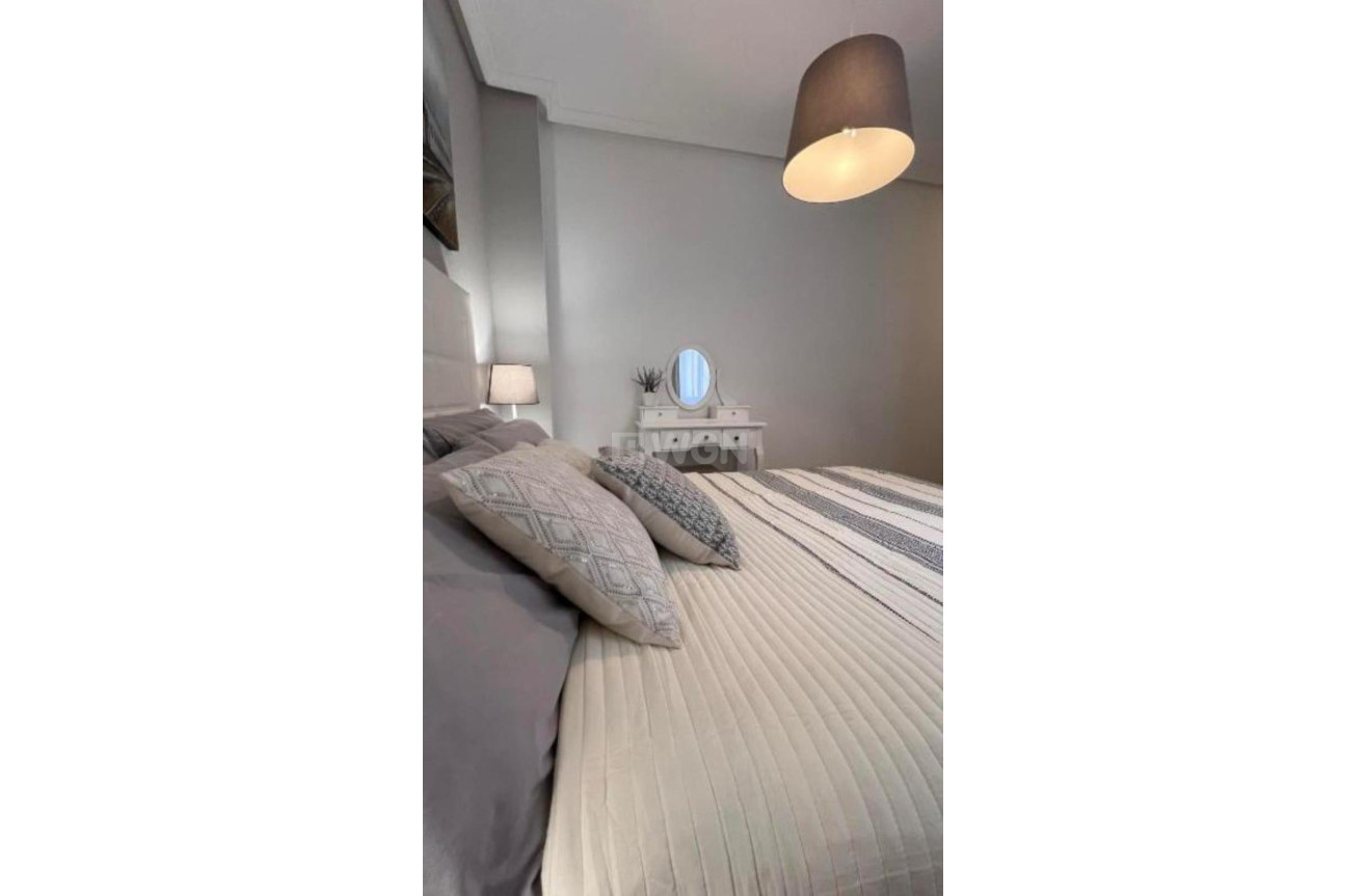 Odsprzedaż - Daszek - Torrevieja - Estacion De Autobuses