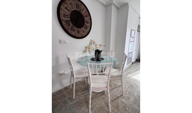 Odsprzedaż - Daszek - Torrevieja - Estacion De Autobuses