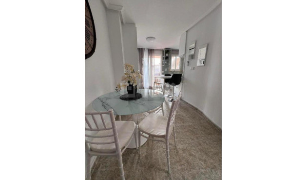 Odsprzedaż - Daszek - Torrevieja - Estacion De Autobuses