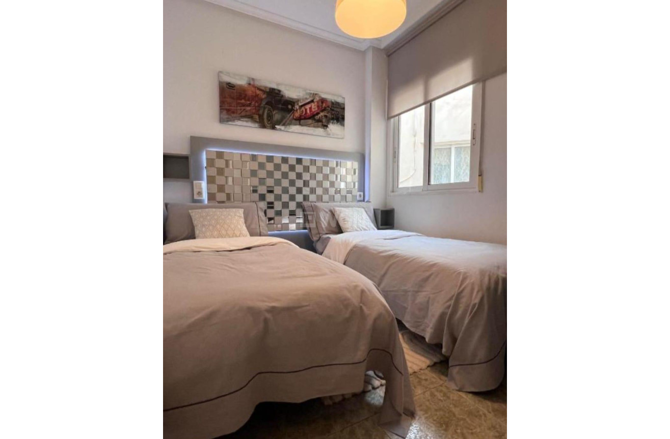 Odsprzedaż - Daszek - Torrevieja - Estacion De Autobuses