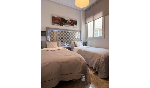 Odsprzedaż - Daszek - Torrevieja - Estacion De Autobuses