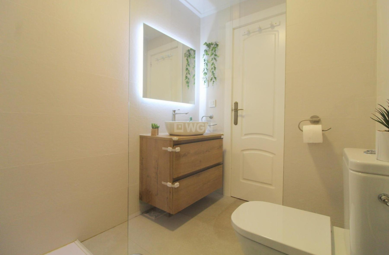 Resale - Apartment / flat - Torrevieja - Costa Blanca