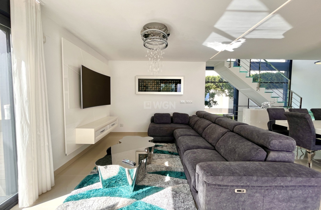 Odsprzedaż - Villa - San Miguel de Salinas - Inland