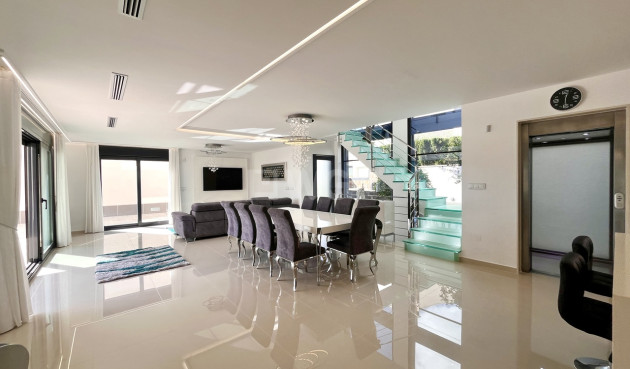 Odsprzedaż - Villa - San Miguel de Salinas - Inland