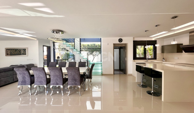 Odsprzedaż - Villa - San Miguel de Salinas - Inland