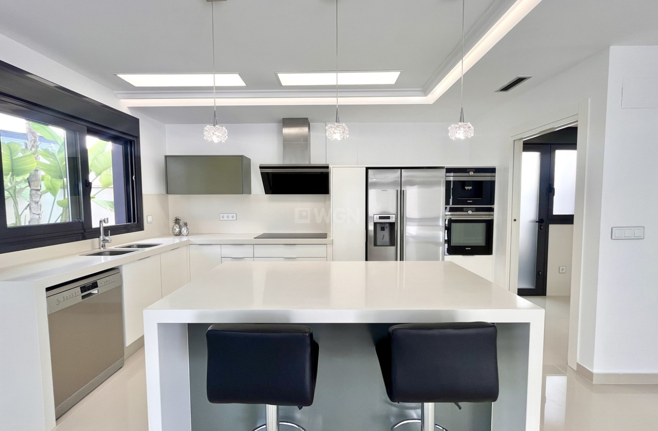 Odsprzedaż - Villa - San Miguel de Salinas - Inland