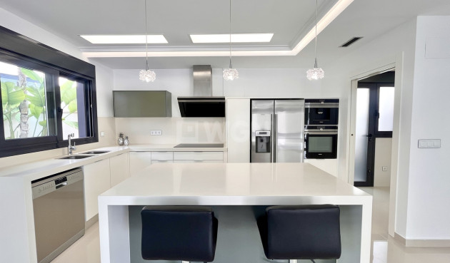 Odsprzedaż - Villa - San Miguel de Salinas - Inland