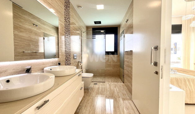 Odsprzedaż - Villa - San Miguel de Salinas - Inland