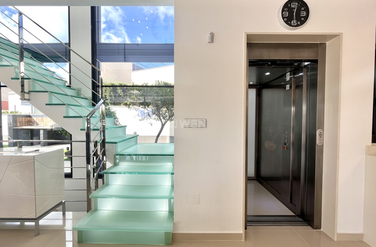 Odsprzedaż - Villa - San Miguel de Salinas - Inland