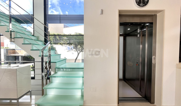 Odsprzedaż - Villa - San Miguel de Salinas - Inland