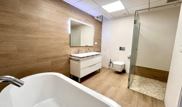 Odsprzedaż - Villa - San Miguel de Salinas - Inland