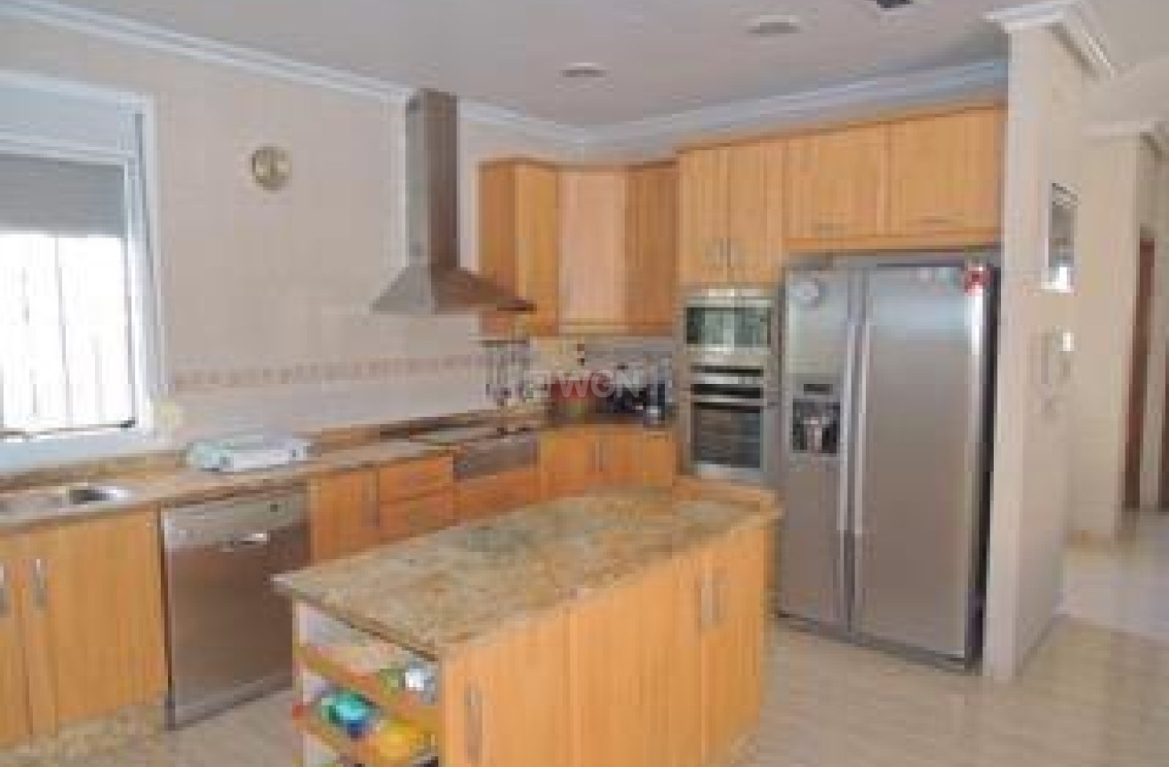 Odsprzedaż - Villa - Catral