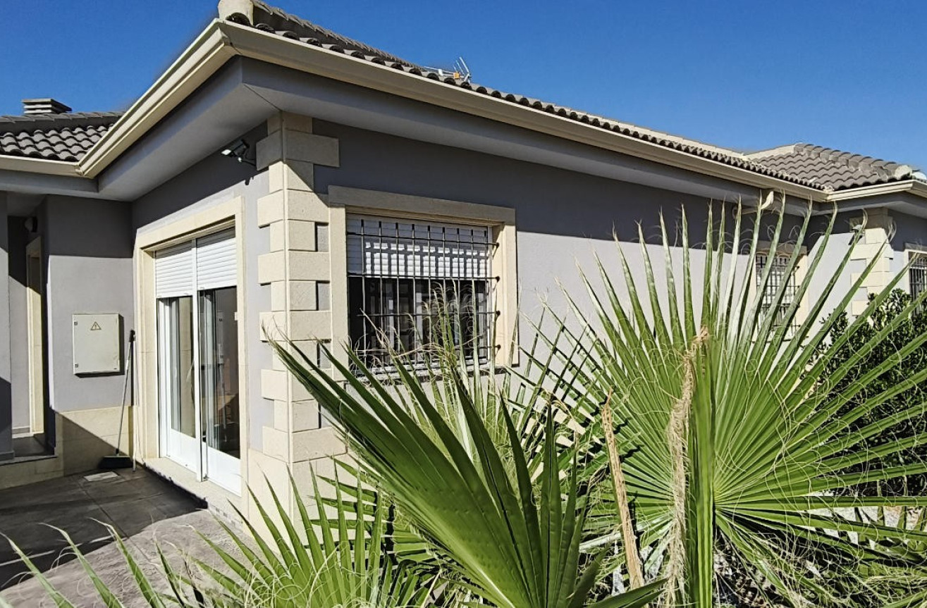 Resale - Villa - La Romana - Inland