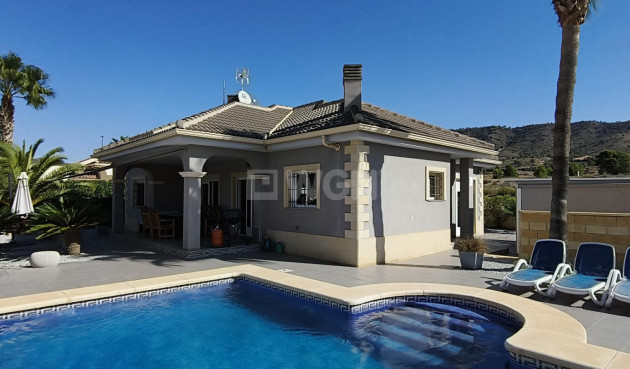 Resale - Villa - La Romana - Inland