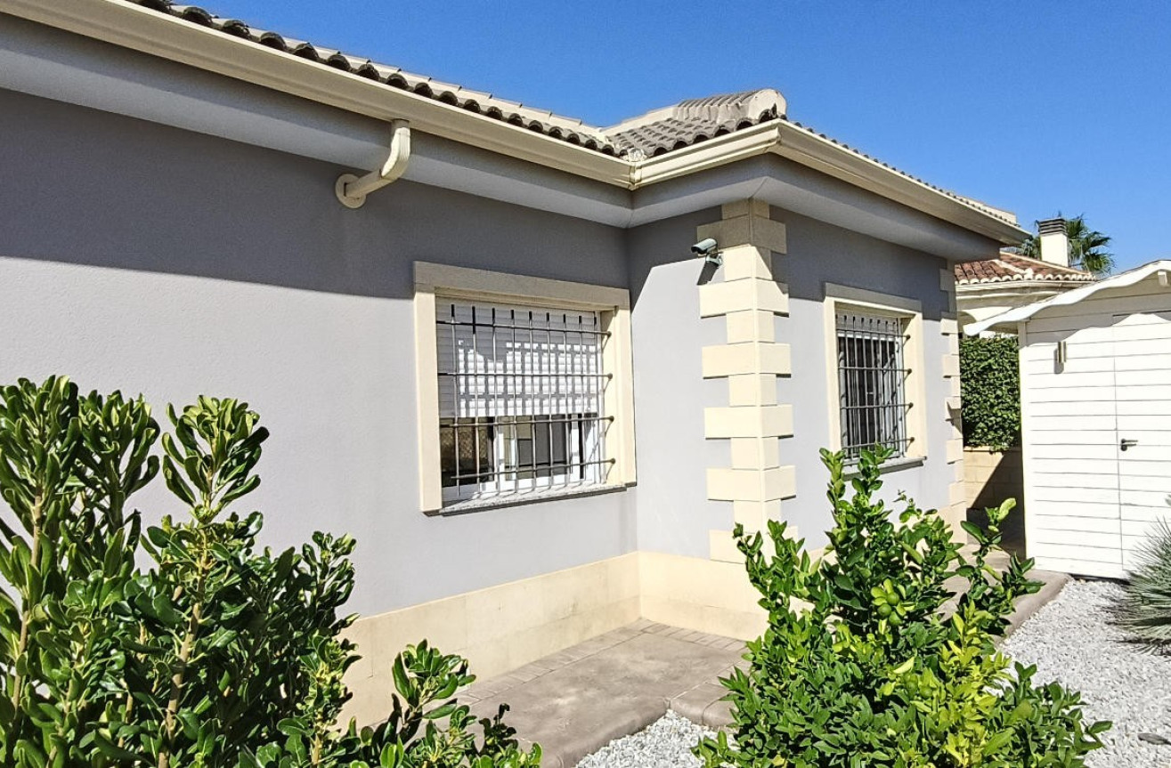 Resale - Villa - La Romana - Inland