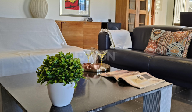 Resale - Villa - La Romana - Inland