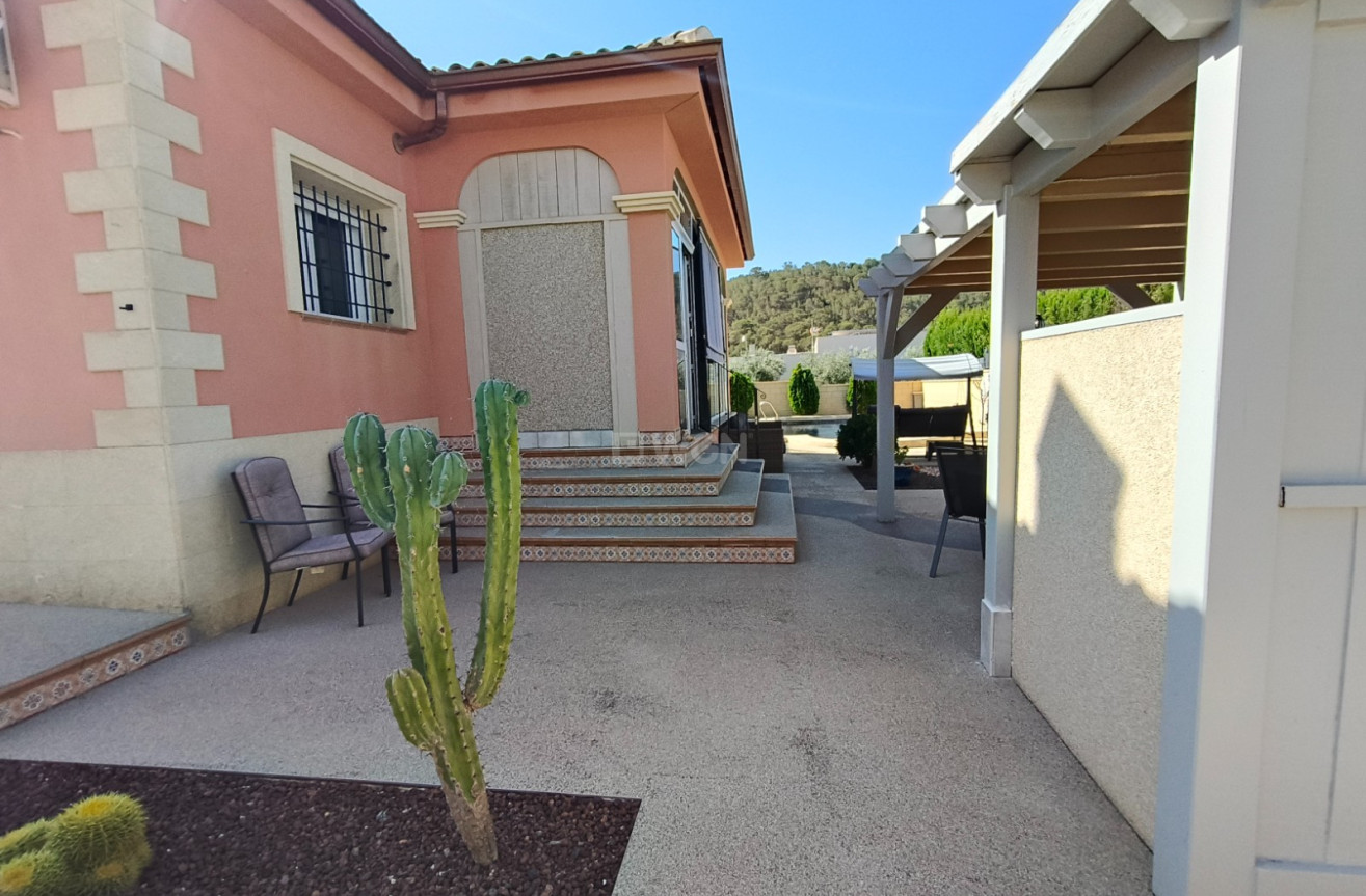 Resale - Villa - La Romana - Inland