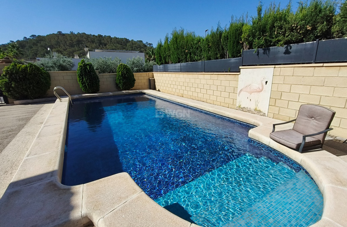 Resale - Villa - La Romana - Inland