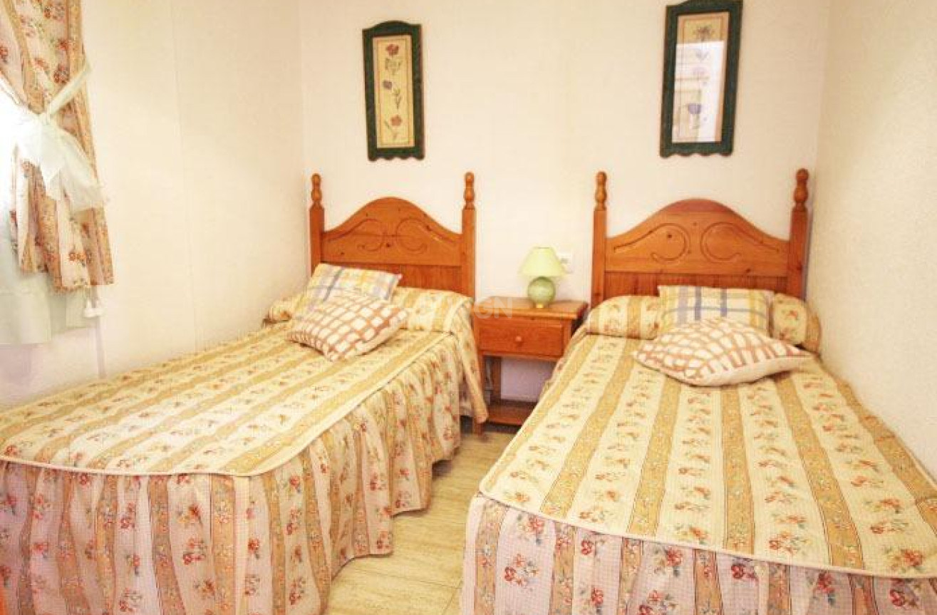 Odsprzedaż - Mieszkanie w bloku - Guardamar del Segura - Centro