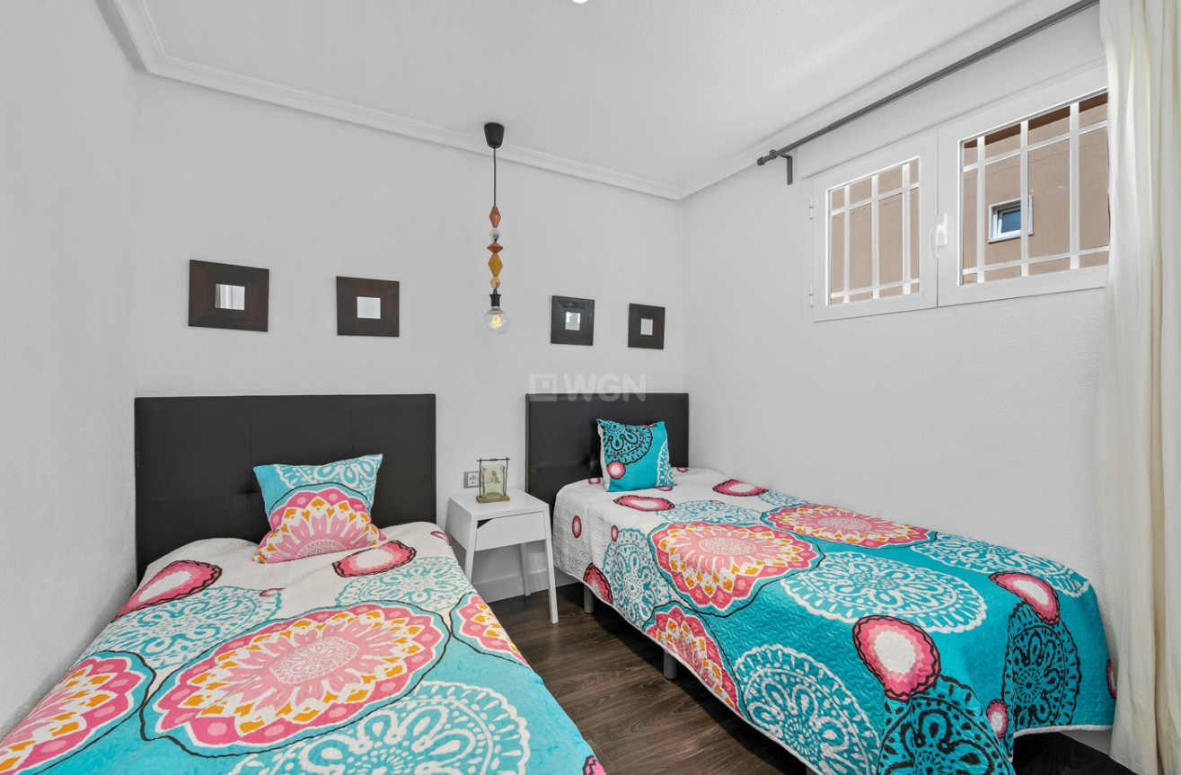 Resale - Apartment / flat - Punta Prima - Costa Blanca