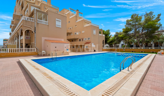 Resale - Apartment / flat - Punta Prima - Costa Blanca