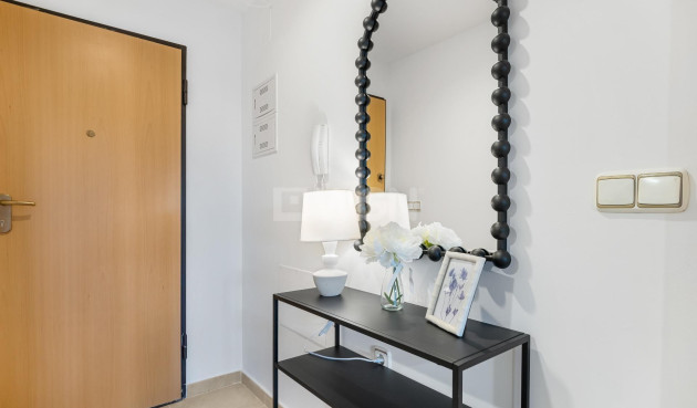 Odsprzedaż - Mieszkanie w bloku - Orihuela Costa - La Regia