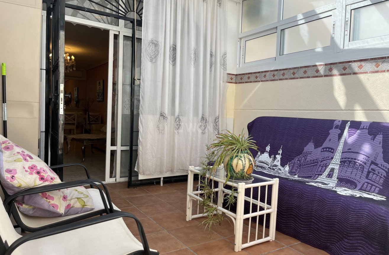 Odsprzedaż - Kamienica - Torrevieja - Centro