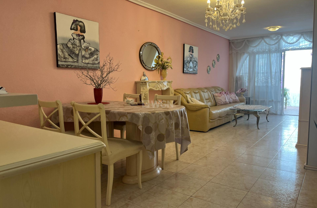 Odsprzedaż - Kamienica - Torrevieja - Centro