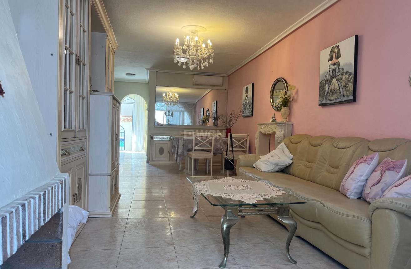 Odsprzedaż - Kamienica - Torrevieja - Centro