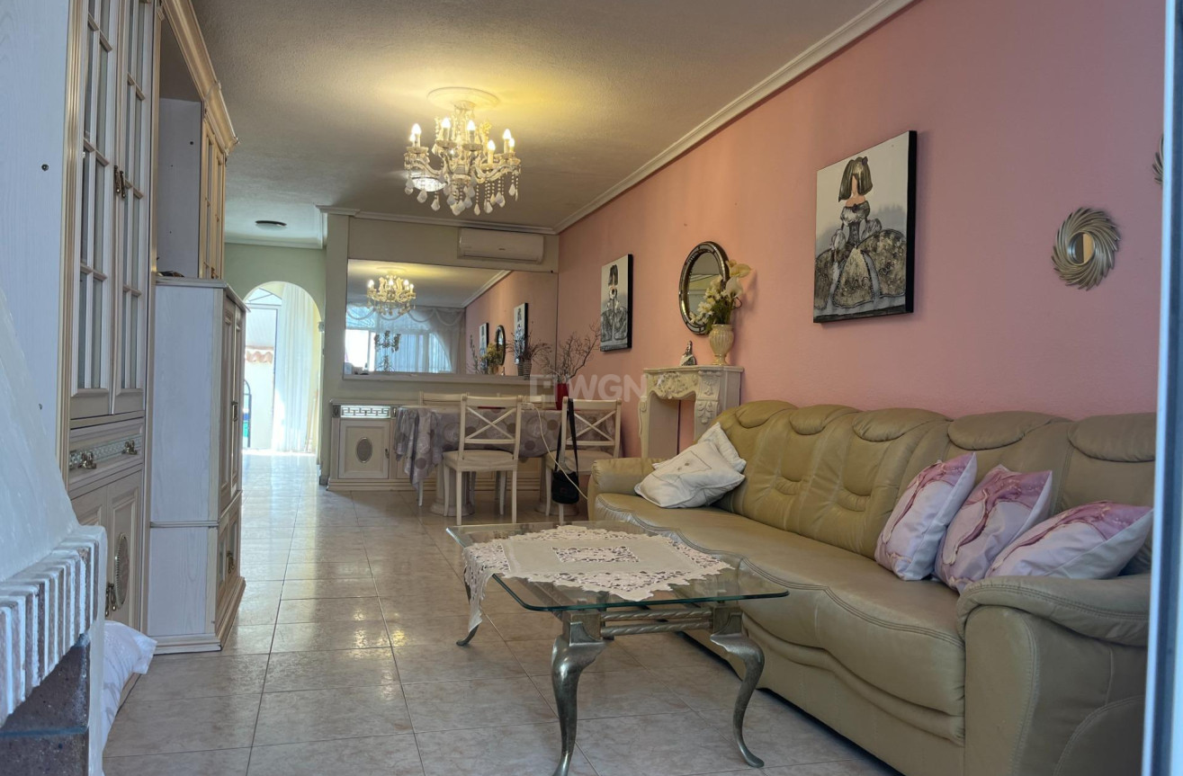 Odsprzedaż - Kamienica - Torrevieja - Centro