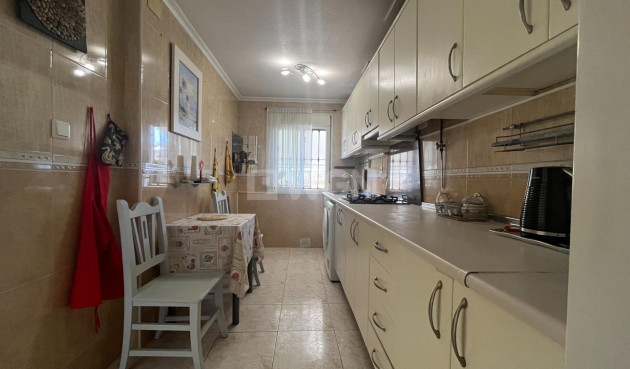 Odsprzedaż - Kamienica - Torrevieja - Centro