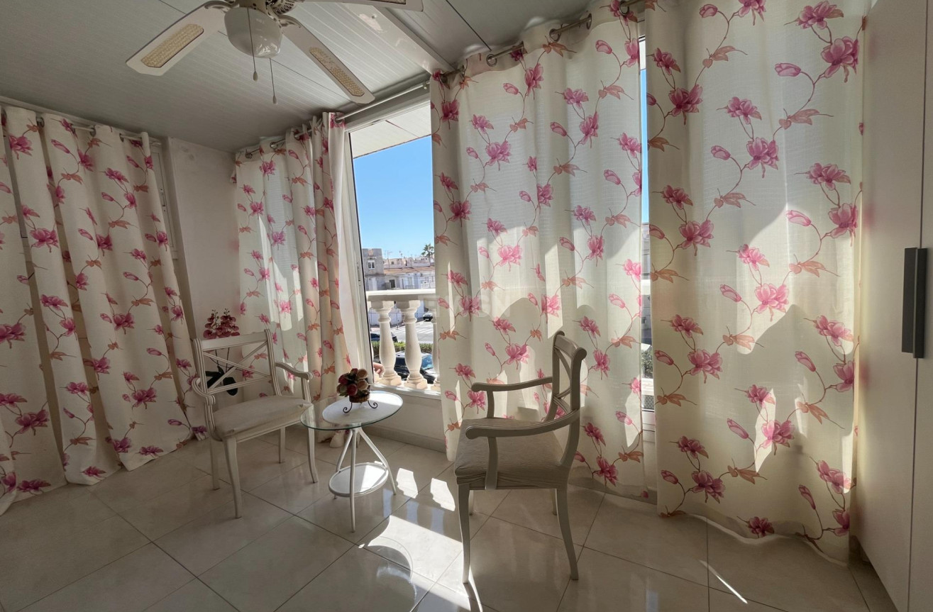 Odsprzedaż - Kamienica - Torrevieja - Centro