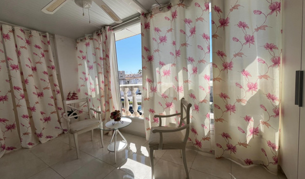 Odsprzedaż - Kamienica - Torrevieja - Centro