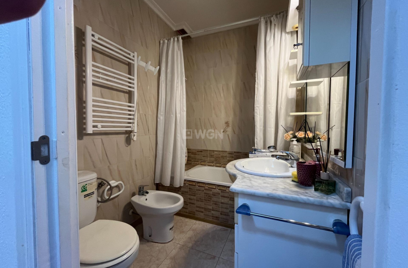 Odsprzedaż - Kamienica - Torrevieja - Centro