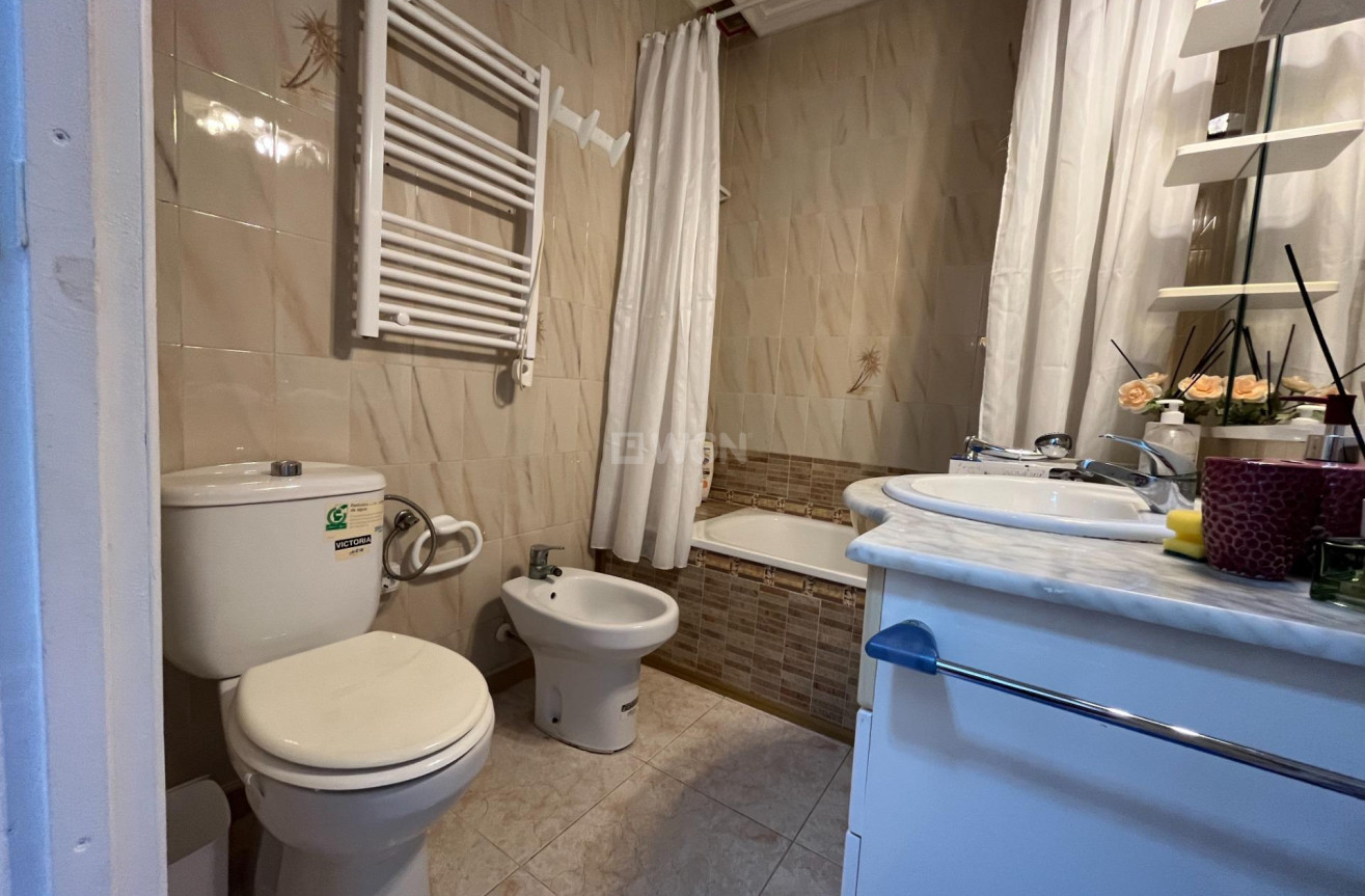 Odsprzedaż - Kamienica - Torrevieja - Centro