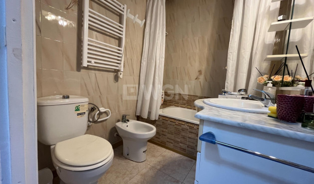 Odsprzedaż - Kamienica - Torrevieja - Centro