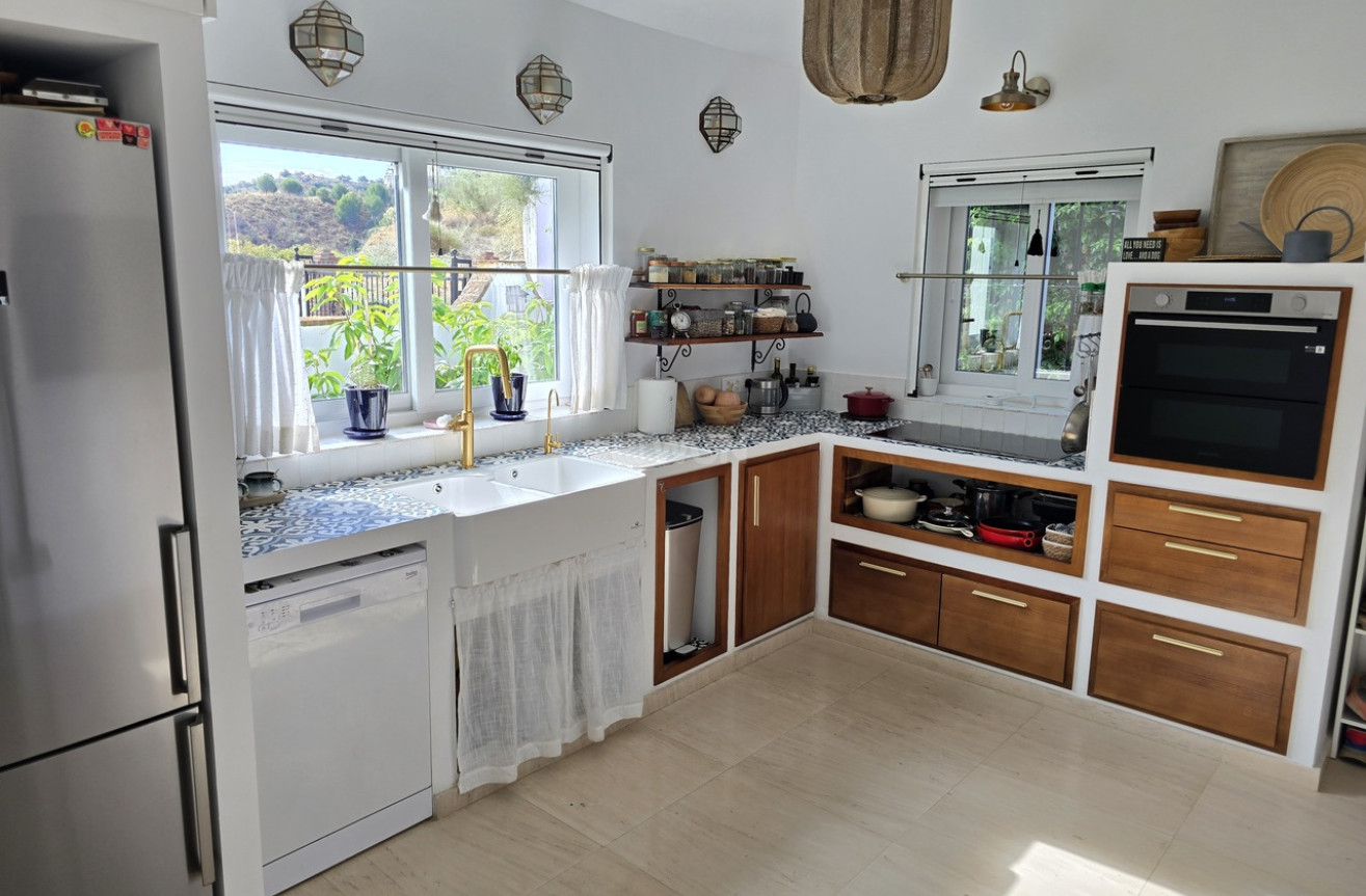 Odsprzedaż - Villa - Los Romanes - Inland