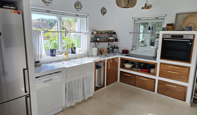 Odsprzedaż - Villa - Los Romanes - Inland