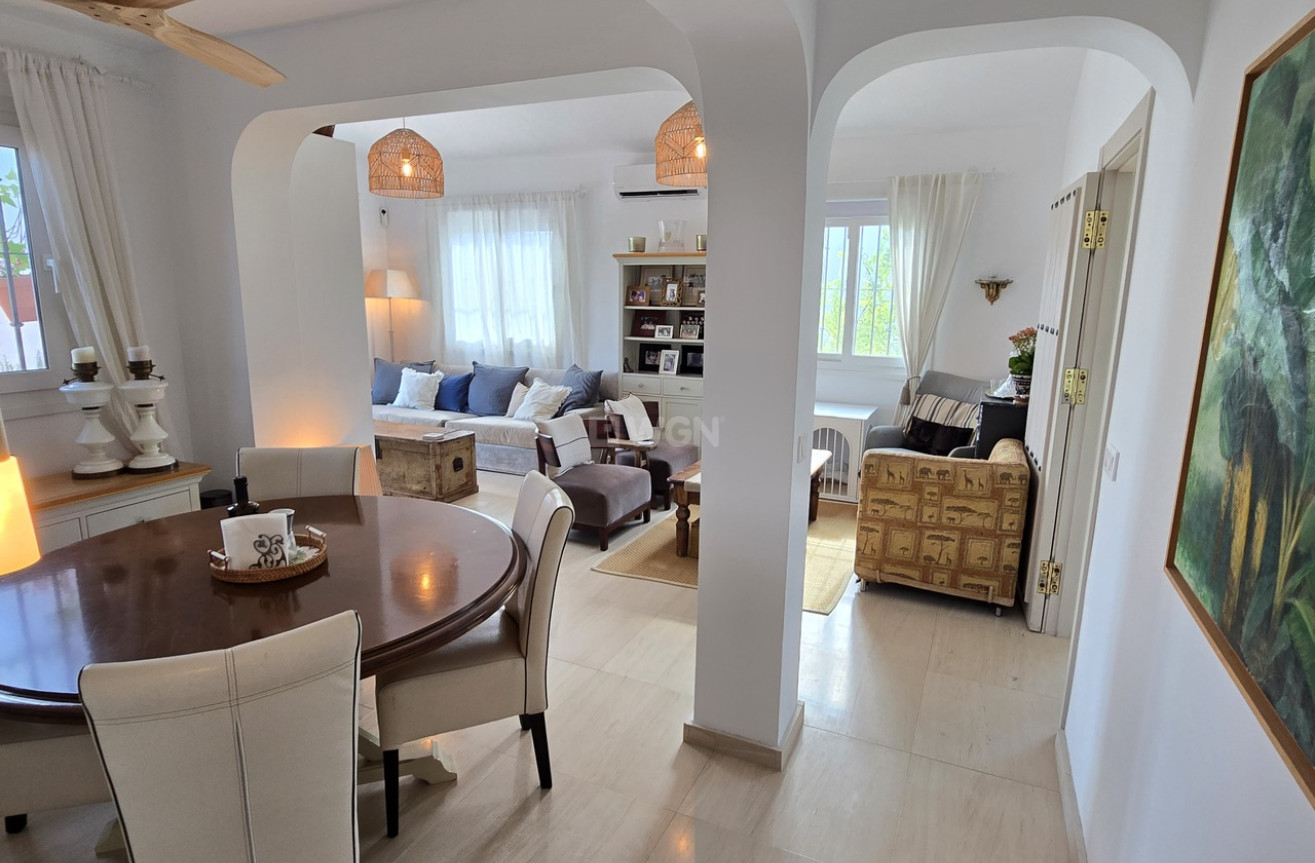 Odsprzedaż - Villa - Los Romanes - Inland