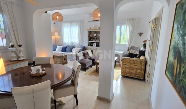 Odsprzedaż - Villa - Los Romanes - Inland