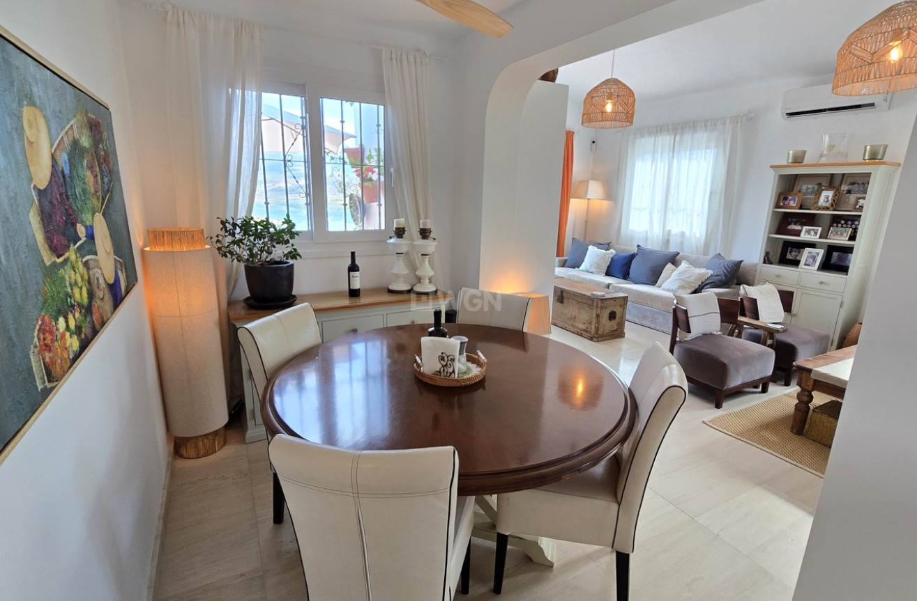 Odsprzedaż - Villa - Los Romanes - Inland