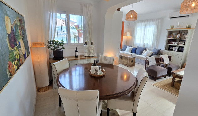 Odsprzedaż - Villa - Los Romanes - Inland