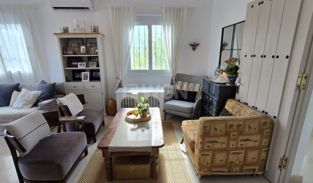 Odsprzedaż - Villa - Los Romanes - Inland