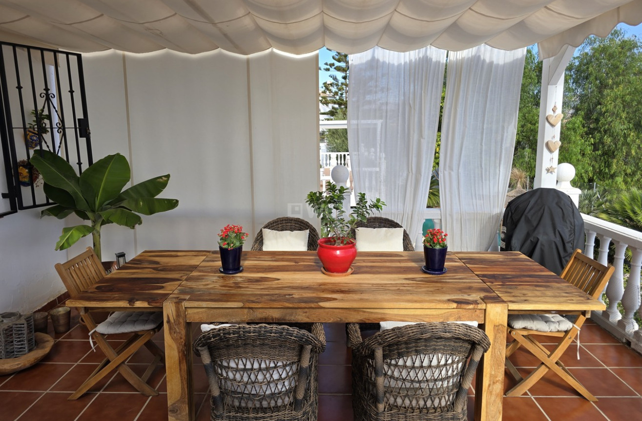 Odsprzedaż - Villa - Los Romanes - Inland