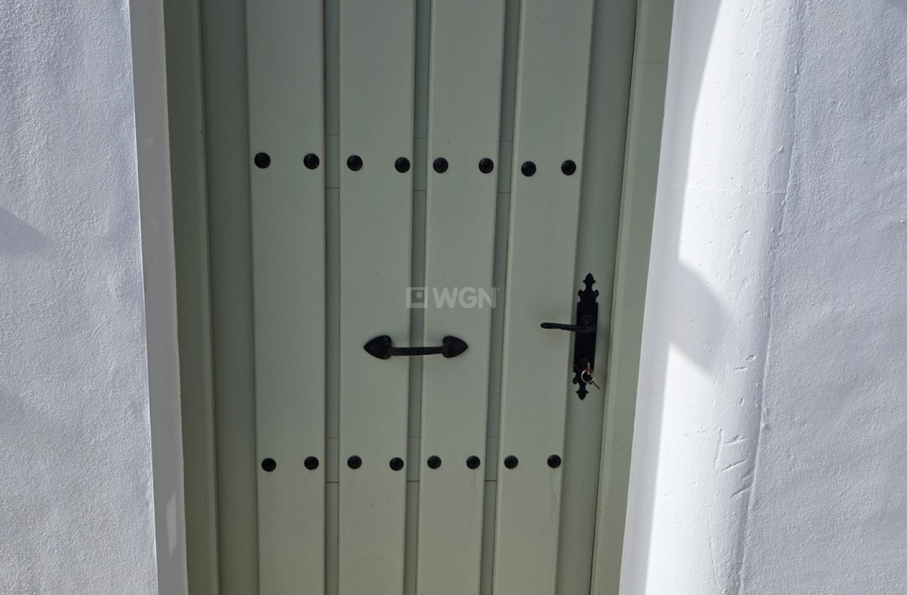 Odsprzedaż - Villa - Los Romanes - Inland