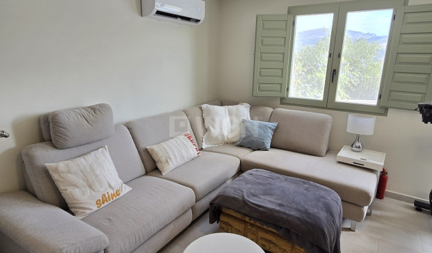 Odsprzedaż - Villa - Los Romanes - Inland