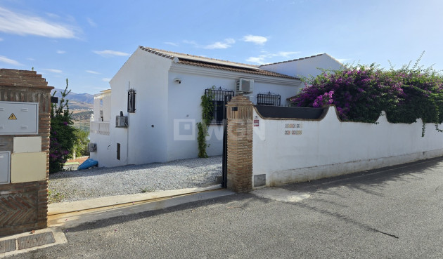 Odsprzedaż - Villa - Los Romanes - Inland