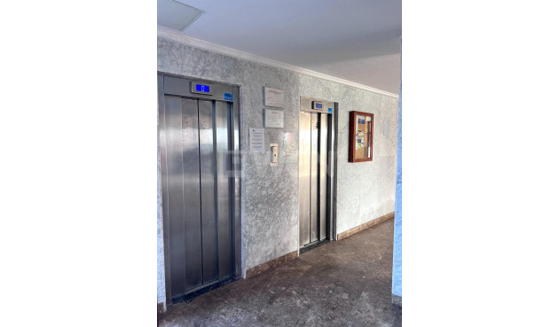 Resale - Apartment / flat - Torrevieja - Playa de los Locos